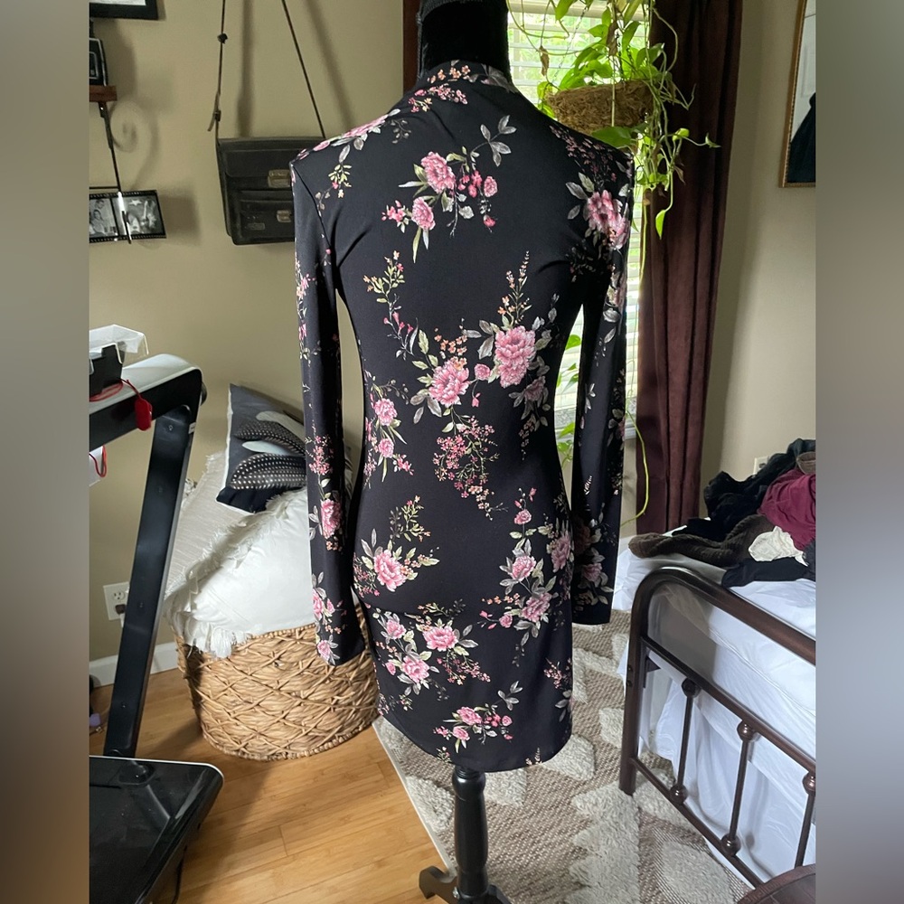 Fitting dress - Picture 3 of 6